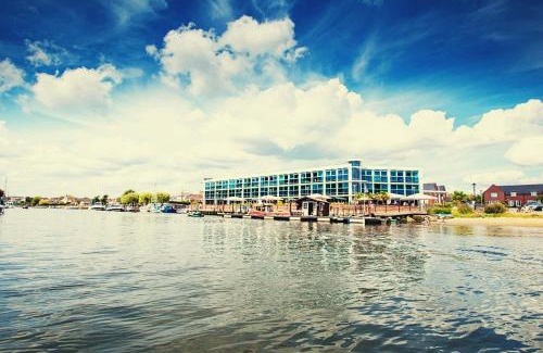 Christchurch Hotel | Captain's Club Hotel & Spa