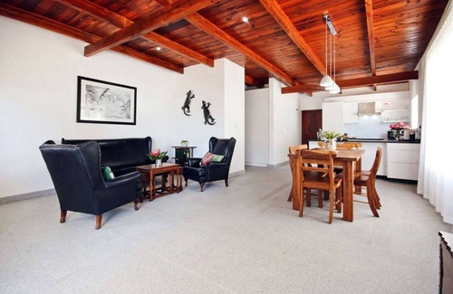 Mountainside Casa | CAPTAIN'S COTTAGE