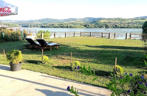 Cerevic Casa | Captain's house by the Danube river