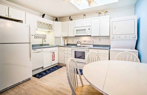 Village Green Casa | Captain's Quaders 2 Bedroom Home by RedAwning