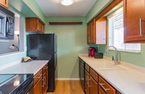 East Bank Condominio | Captain's Quarters Riverfront # 2