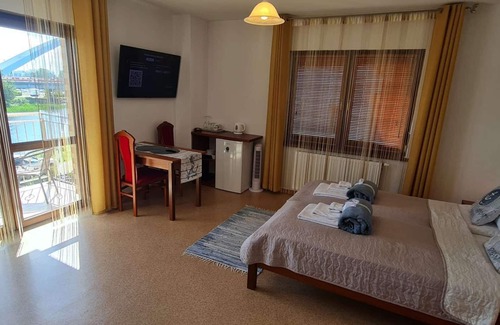 Dzielnica Uzdrowiskowa Casa | Captain's Villa * River View * Superior Double Room with Two Single Beds, Bathroom and Balcony