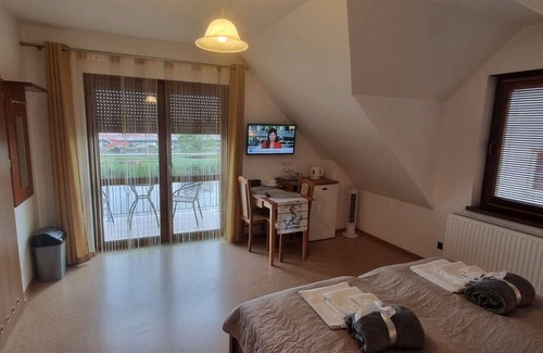 Dzielnica Uzdrowiskowa Casa | Captain's Villa * River View * Superior Double Room with Two Single Beds, Bathroom and Balcony