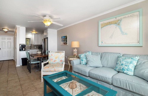 Caswell Beach Condominio | Opción de los capitanes: condominio frente al mar de 2 habitaciones / 2 baños con balc��n cubierto y piscina comunitaria