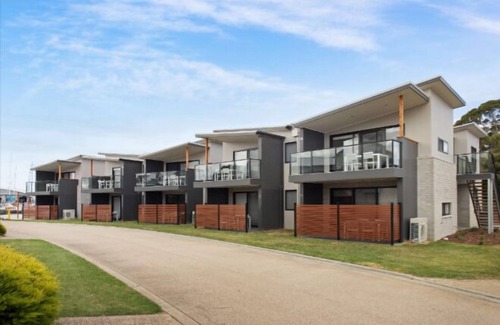 Paynesville Apartamento | Captains Cove Luxury Apartments - 1st Floor Spa Deluxe