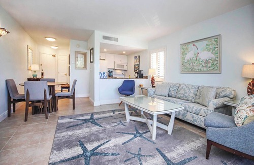 Captiva Casa | Captiva Resort Villas 3224 Cozy King Condo Steps from the Sand & Pool.