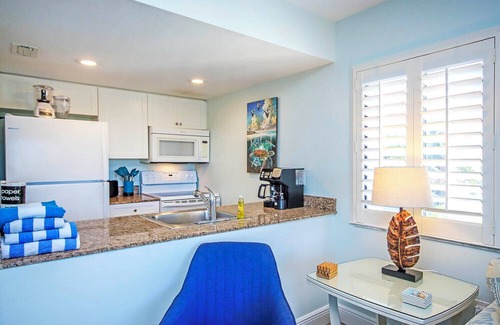 Captiva Casa | Captiva Resort Villas 3224 Cozy King Condo Steps from the Sand & Pool.