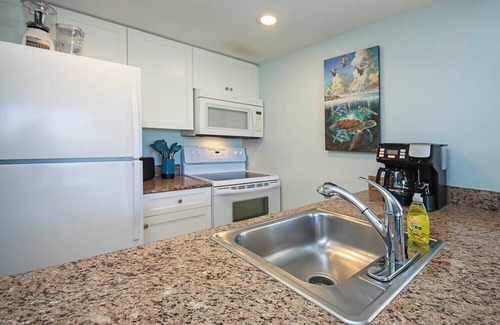 Captiva Casa | Captiva Resort Villas 3224 Cozy King Condo Steps from the Sand & Pool.