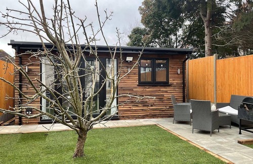West Hendon Apartamento | Captivating 1-bed Studio in London