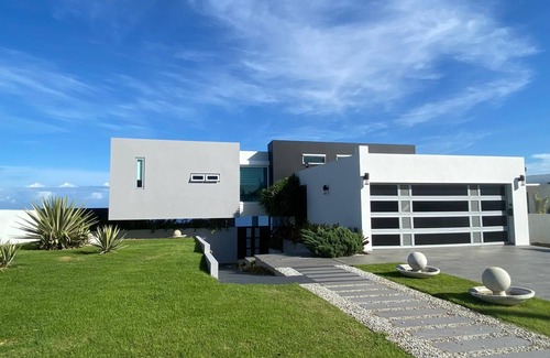 Jobos Casa | Captivating and enchanting 3-bedroom house on a cliff in beautiful Isabela