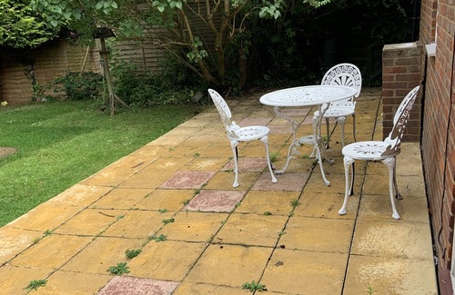 Lacey Green Casa | Captivating Bungalow With Garden in High Wycombe