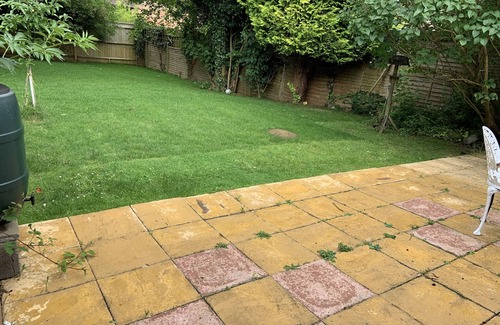 Lacey Green Casa | Captivating Bungalow With Garden in High Wycombe