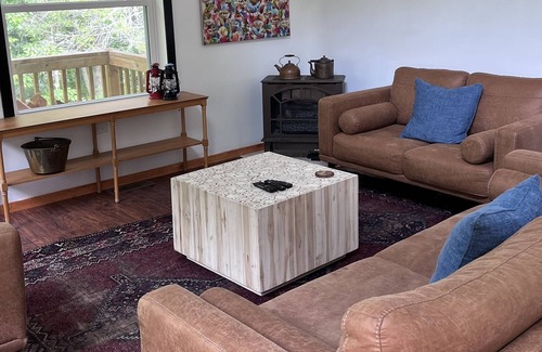 Elkton Cabaña | Captivating cabin on stunning Hawksbill Creek close to Shenandoah NP, w hot-tub