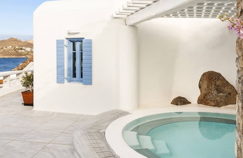 Mykonos Villa | Captivating Deluxe Villa with Breathtaking Infinity Pool View