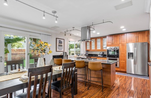 Novato Casa | Captivating Luxurious Retreat w/ Outdoor Patio