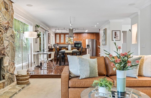 Novato Casa | Captivating Luxurious Retreat w/ Outdoor Patio