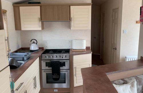 Chapel Saint Leonards Apartamento | Spacious 3 Bedrooms TV in Each Room Decking