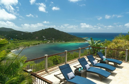 Gift Hill Casa | Cara Mia beautiful 3 king BR, 3.5 bath, whole house generator views private pool