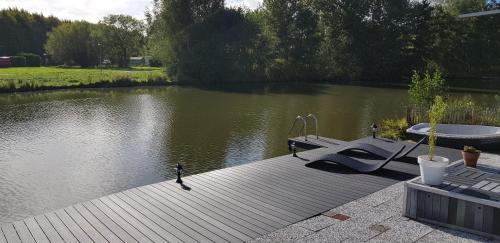 Ooltgensplaat Chalet De Esquí | Carafun aan het water Ooltgensplaat