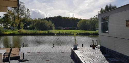 Ooltgensplaat Chalet De Esquí | Carafun aan het water Ooltgensplaat