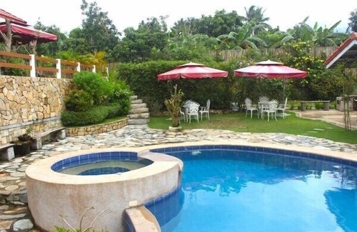 Alfonso Casa | JARDÍN DE VILLA EN CARASUCHI - Cerca de TAGAYTAY