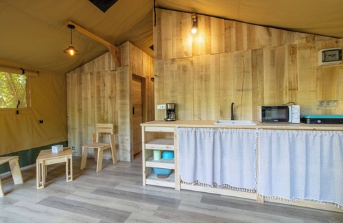 Saint-Martial-de-Nabirat Alquiler De RV | Caravana 'Lodge 8 Personnes' con piscina compartida, terraza privada y Wi-Fi