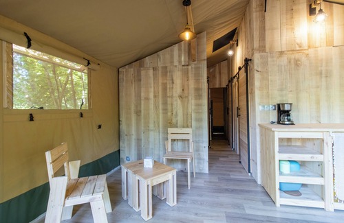 Saint-Martial-de-Nabirat Alquiler De RV | Caravana 'Lodge 8 Personnes' con piscina compartida, terraza privada y Wi-Fi
