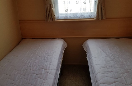 Clacton-on-Sea Casa | Caravana 8 plazas (3 dormitorios) en un codiciado parque de vacaciones cerca de la playa