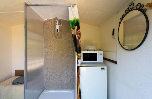 Pernes-les-Fontaines Alquiler De RV | Caravana "Cocoon Insolite" con terraza privada y Wi-Fi