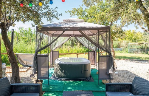 Pernes-les-Fontaines Alquiler De RV | Caravana "Cocoon Insolite" con terraza privada y Wi-Fi