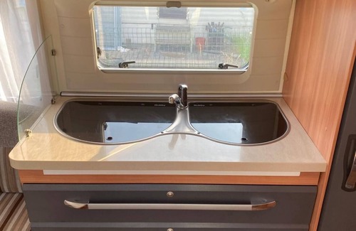 Viane Casa | Caravan for rent by pond - enjoy nature, peace and quiet!
