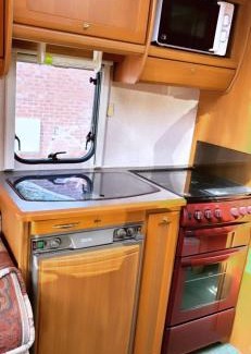 South Woodford Otro | Caravan