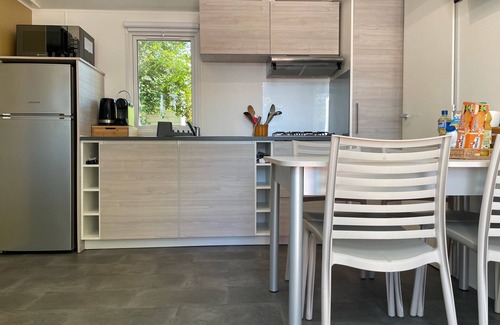Thonon-les-Bains Alquiler De RV | Caravana 'Les Bord Du Lac Léman' con vistas al lago, terraza compartida y jardín privado