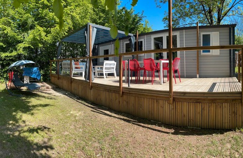 Thonon-les-Bains Alquiler De RV | Caravana 'Les Bord Du Lac Léman' con vistas al lago, terraza compartida y jardín privado