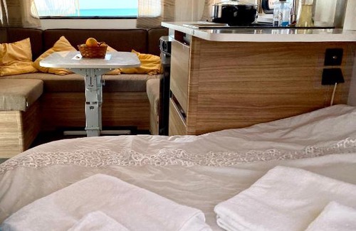 HaGalil HaElyon Otro | Caravan on the Water