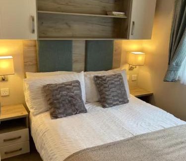 Dogdyke Chalet De Esquí | Caravan-Sleep8-HotTub-FreeP-Balcony-FamilyFriendly