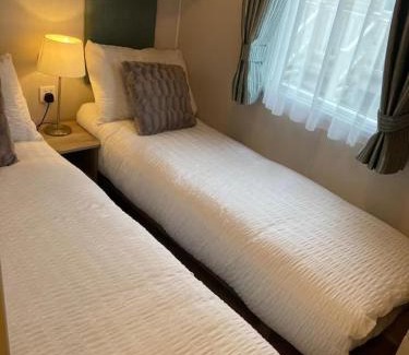 Dogdyke Chalet De Esquí | Caravan-Sleep8-HotTub-FreeP-Balcony-FamilyFriendly
