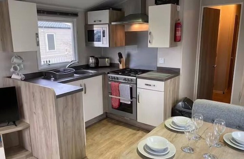 Dogdyke Chalet De Esquí | Caravan-Sleep8-HotTub-FreeP-Balcony-FamilyFriendly