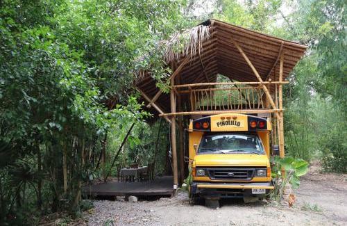 La Huasteca Otro | Caravana junto al río en la huasteca potosina
