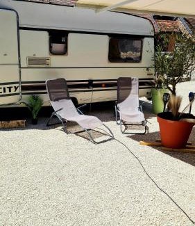Beze Otro | Caravane Zen & Jacuzzi proche des grottes de Bèze