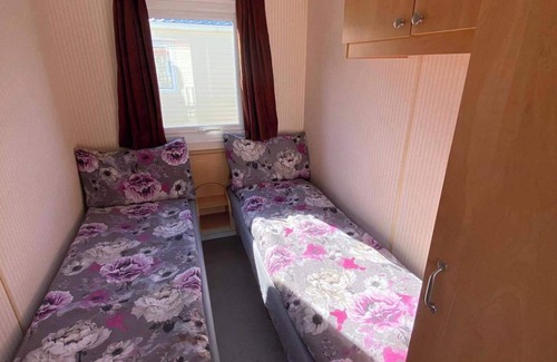 Skegness Cabina | CaravanSleeps4-HotTub-Coastal-Parking-QuietRetreat