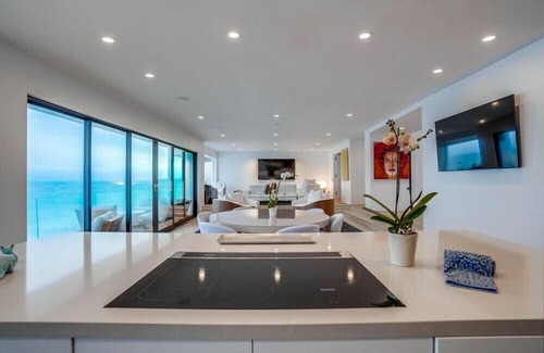 Eastern Malibu Casa | CARBON BEACH, MALIBU, CA Billionaire's Beach, Dry Beach