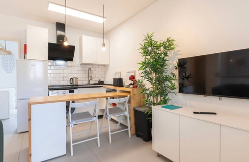 Carcavelos Apartamento | Carcavelos Sunny Retreat 2 by LovelyStay