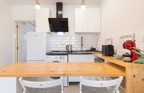 Carcavelos Apartamento | Carcavelos Sunny Retreat 2 by LovelyStay