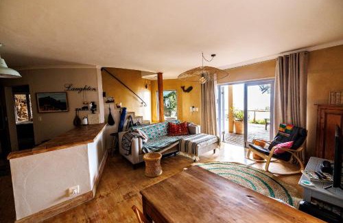 Gordons Bay Central Casa | Cardamom Cottage, sleeps 3 and 1 min walk to beach
