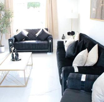 Fairwater Casa | Cardiff - Sleep 7- Hot tub, Sauna