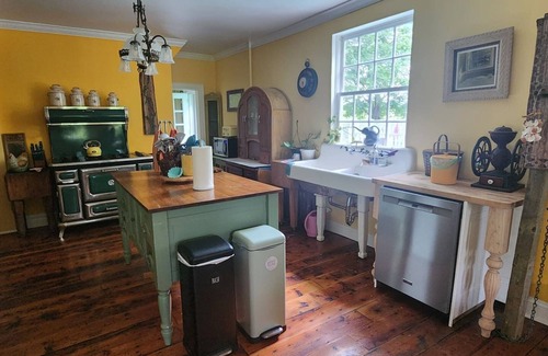 Montgomery Casa | Cardinal Farm-The Finch Room