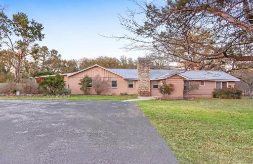 Wimberley Casa | Cardinal Oaks on the Creek