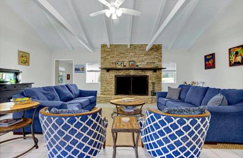 Wimberley Casa | Cardinal Oaks on the Creek