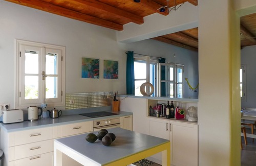 Naxos Villa | Care Naxos Cheerful 5 bedroom villa with pool on the beach